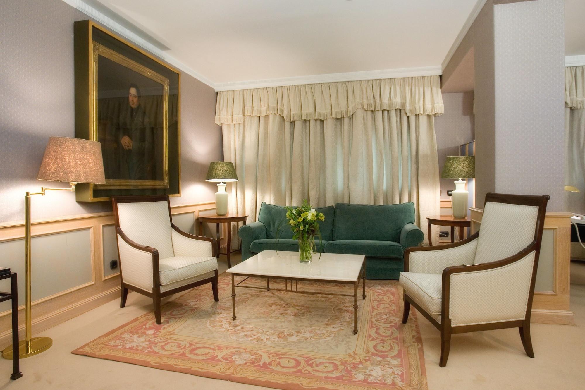 Hotel Palafox Zaragoza Exteriör bild A living room