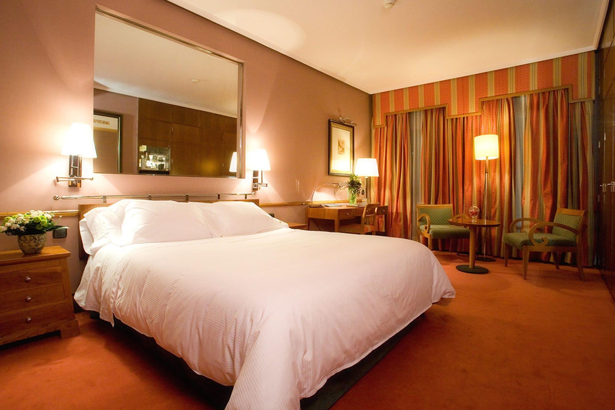 Hotel Palafox Zaragoza Exteriör bild A bedroom at the InterContinental Madrid