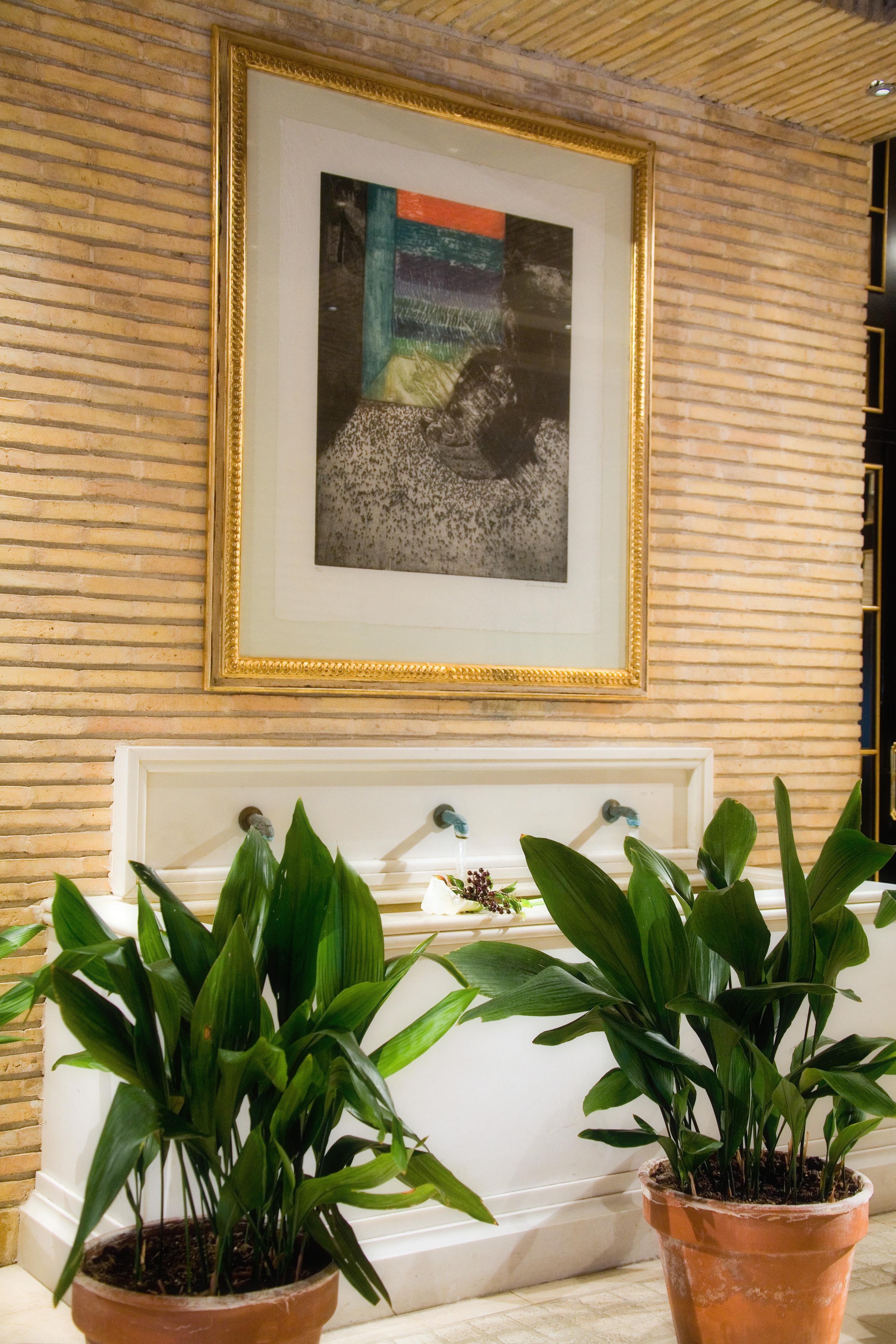 Hotel Palafox Zaragoza Rum bild A framed print of a photograph by the artist