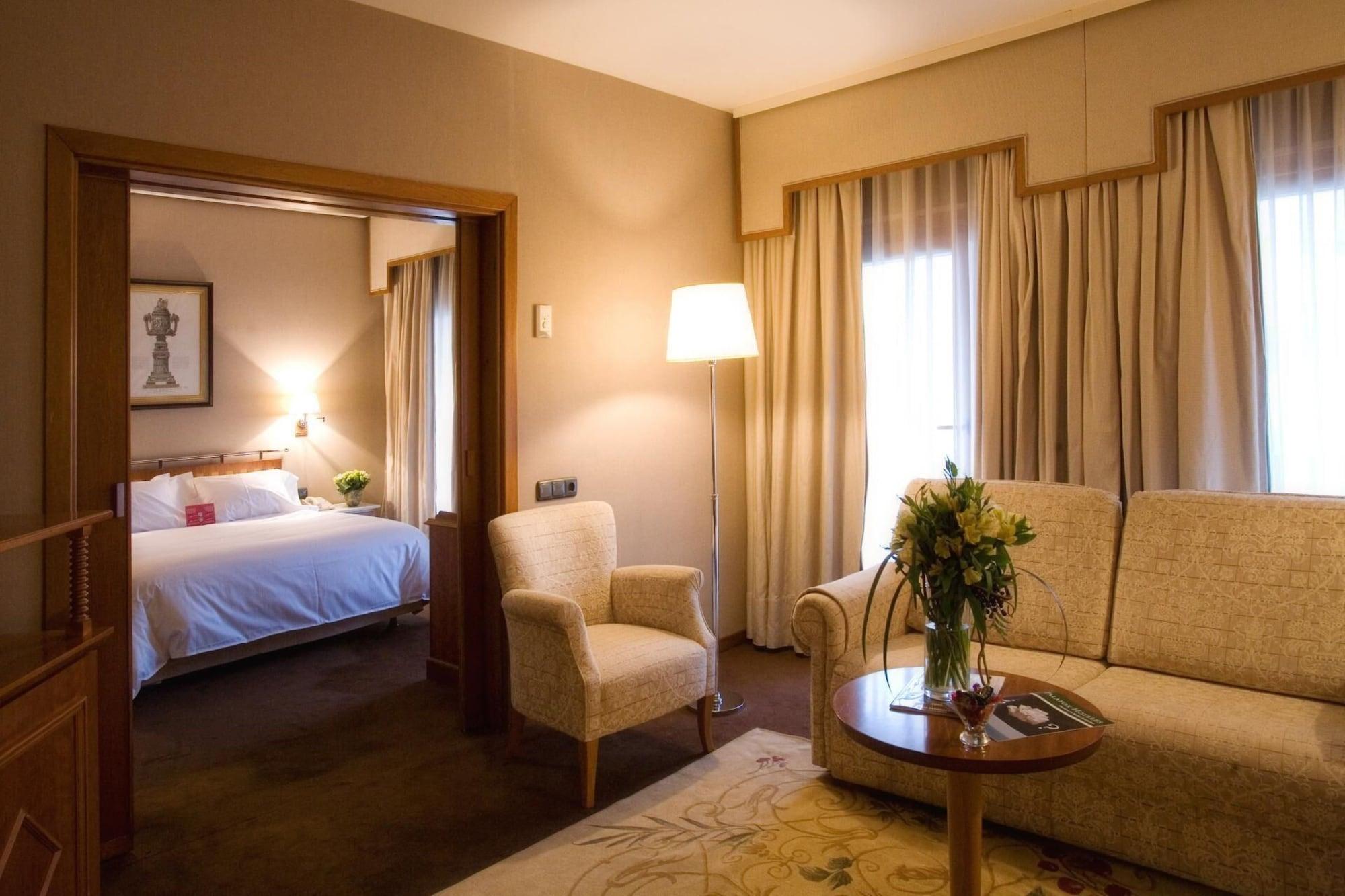 Hotel Palafox Zaragoza Exteriör bild A suite at the Hotel Palace Madrid
