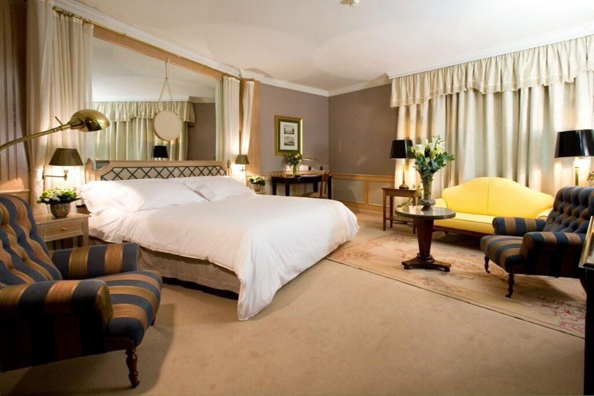 Hotel Palafox Zaragoza Exteriör bild A suite at the hotel
