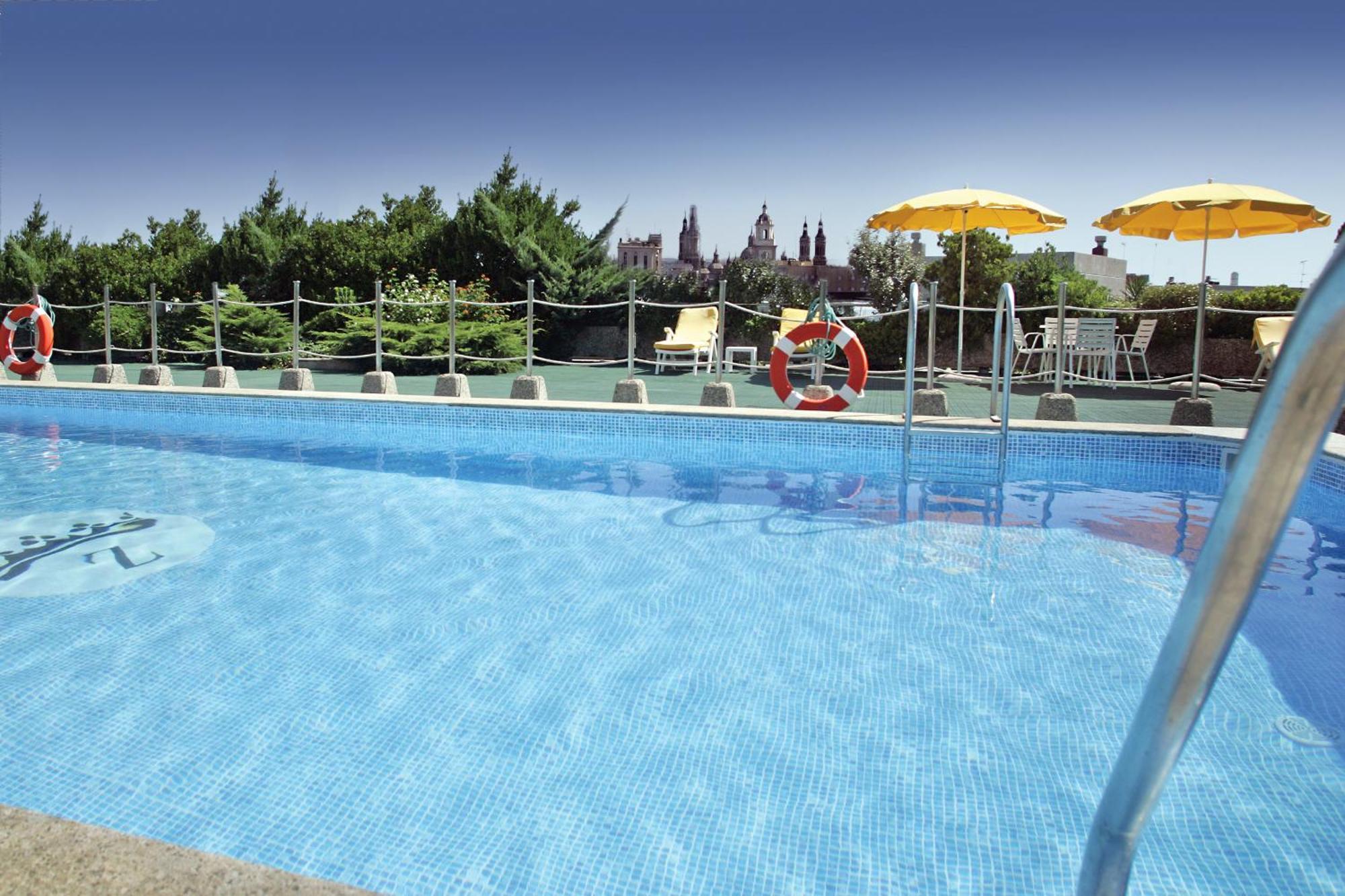 Hotel Palafox Zaragoza Exteriör bild Swimming pool