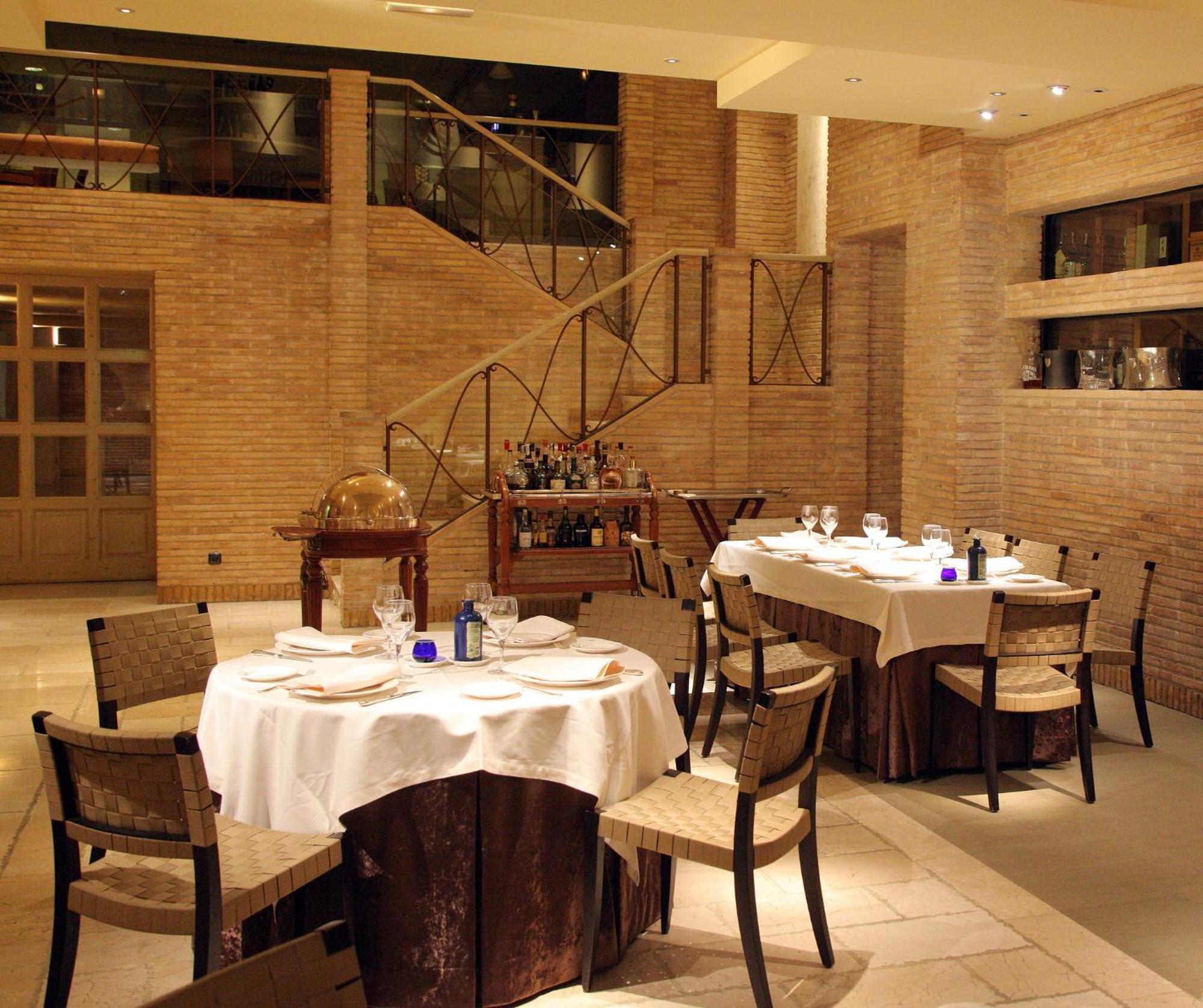 Hotel Palafox Zaragoza Exteriör bild Interior of the restaurant