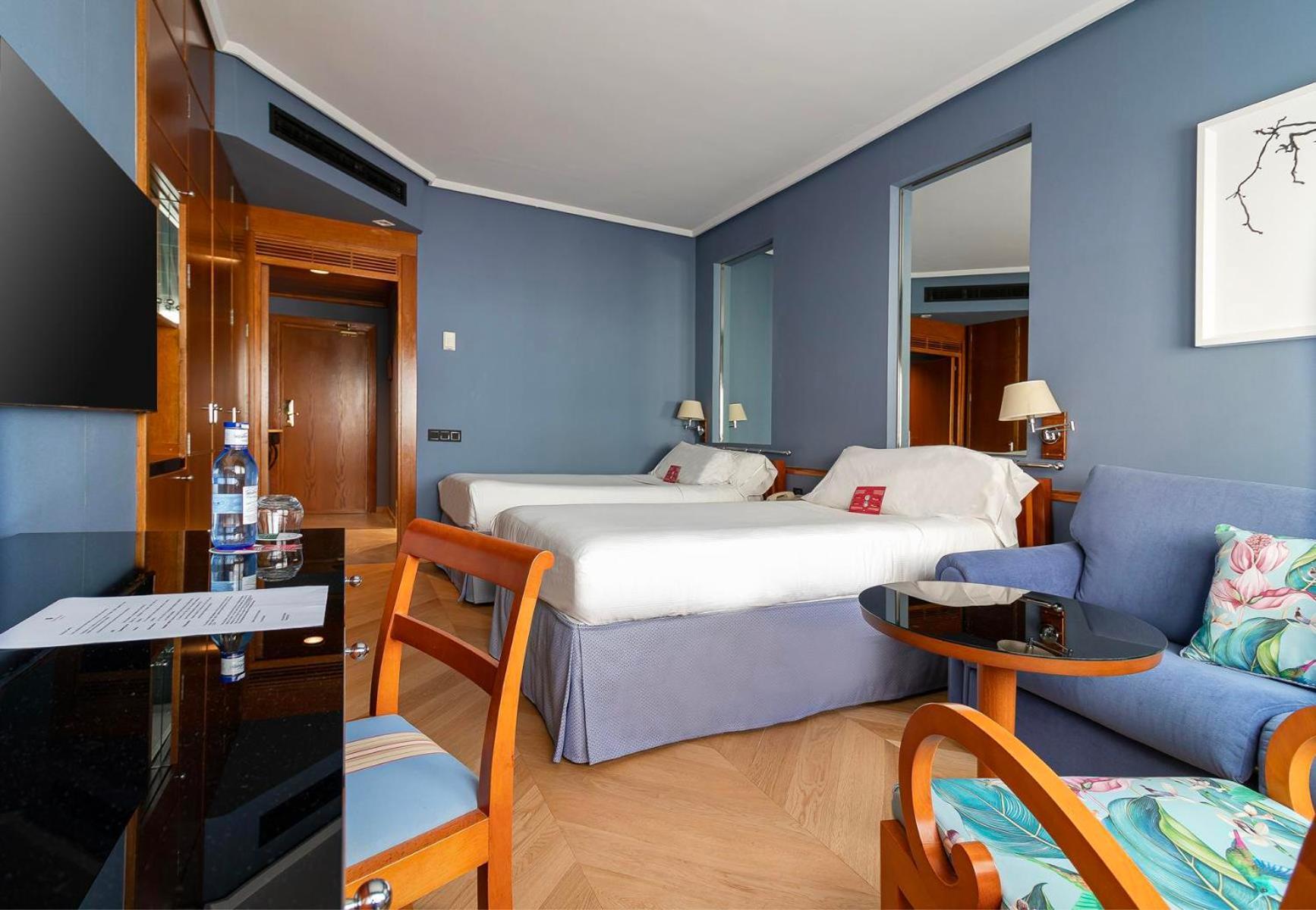Hotel Palafox Zaragoza Exteriör bild A room at Hotel NH Collection Madrid Centro