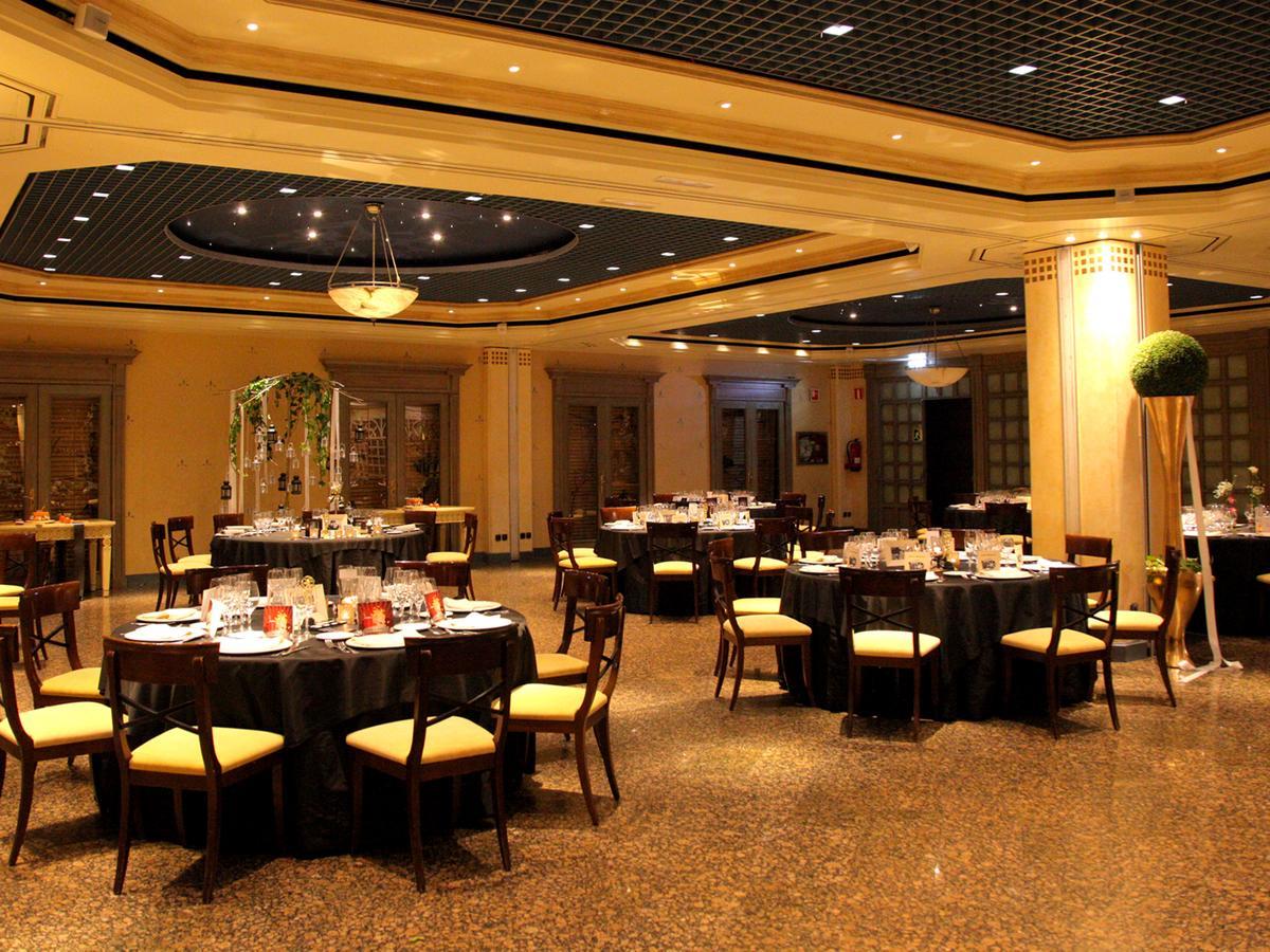 Hotel Palafox Zaragoza Exteriör bild The ballroom