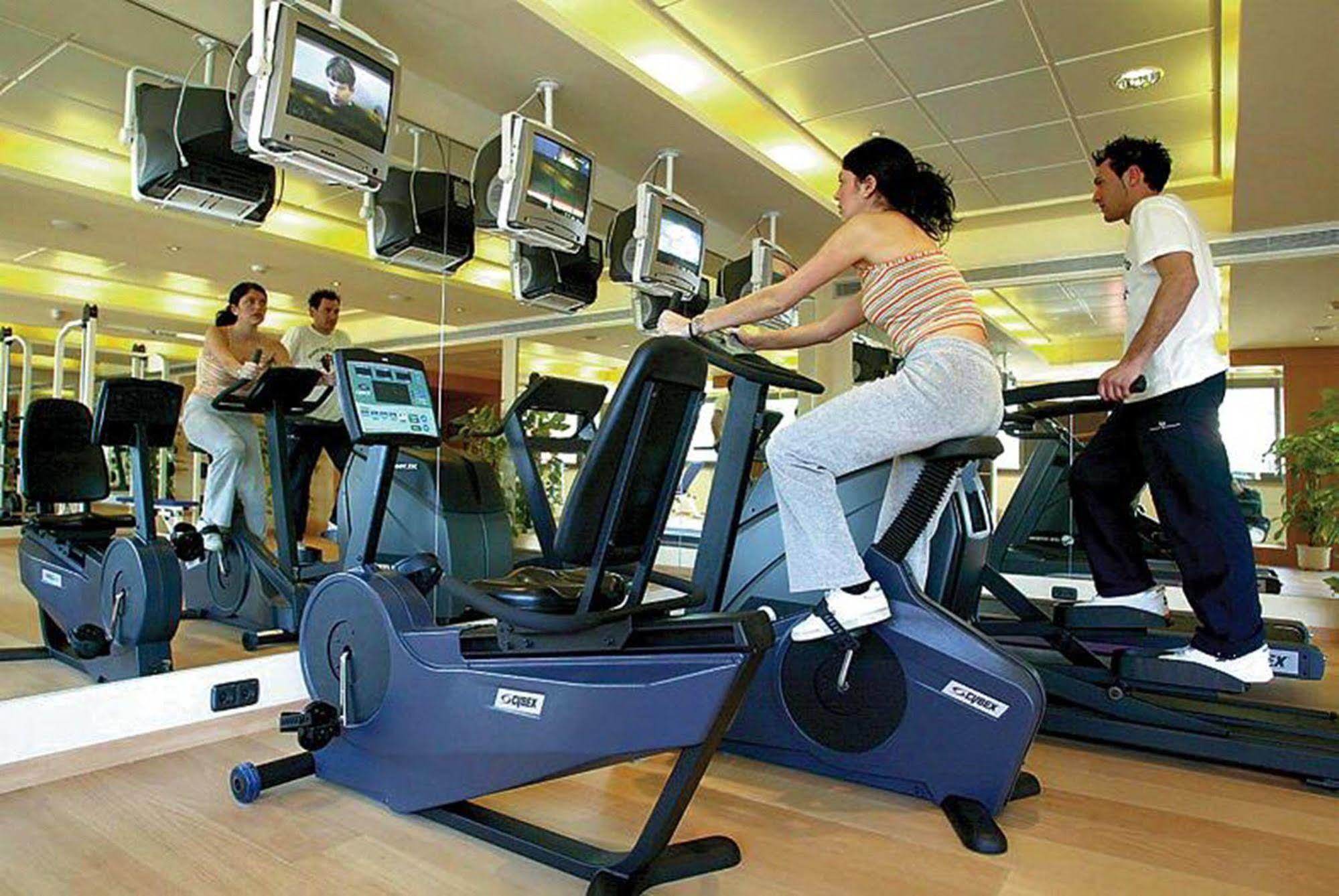 Hotel Palafox Zaragoza Exteriör bild A gym in Madrid, Spain