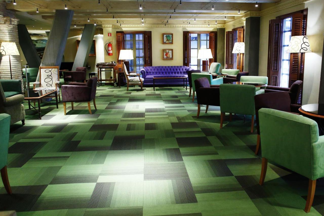 Hotel Palafox Zaragoza Exteriör bild The lobby of the Standard East Village